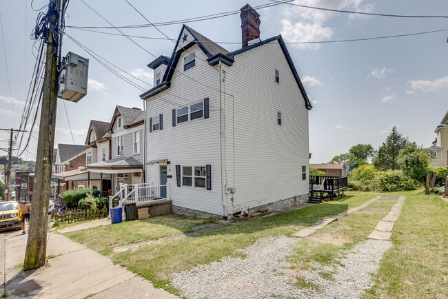 Building Photo - 19 Allen St