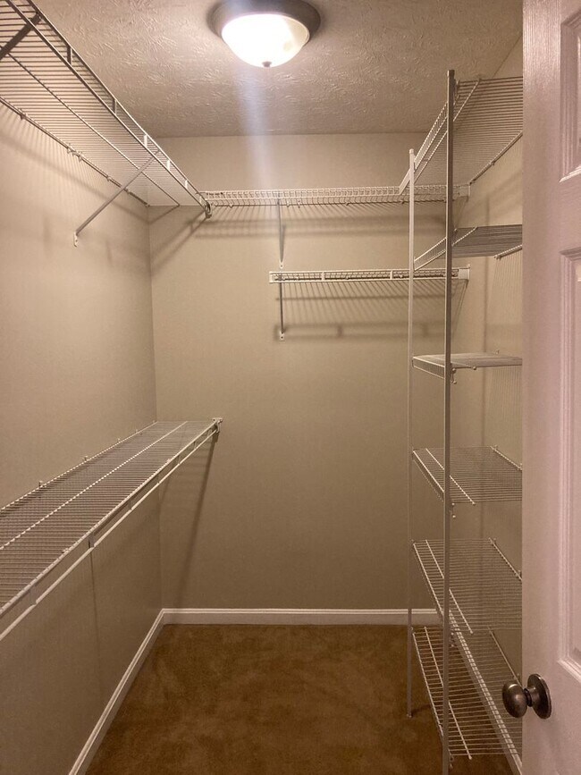 Building Photo - 128 Twin Lakes Dr