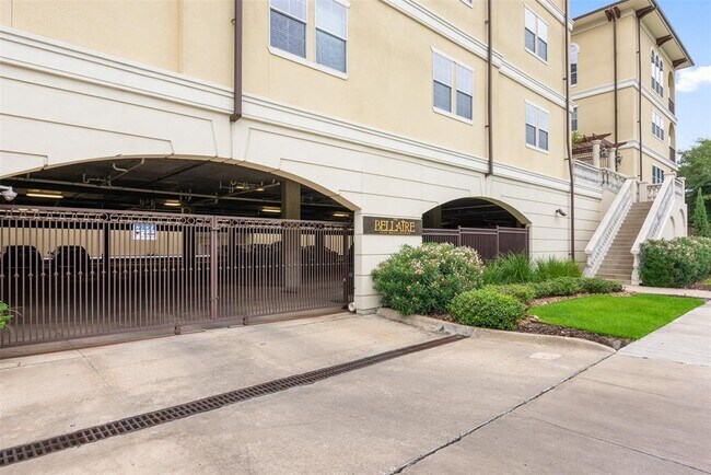 Building Photo - 7134 Mapleridge St