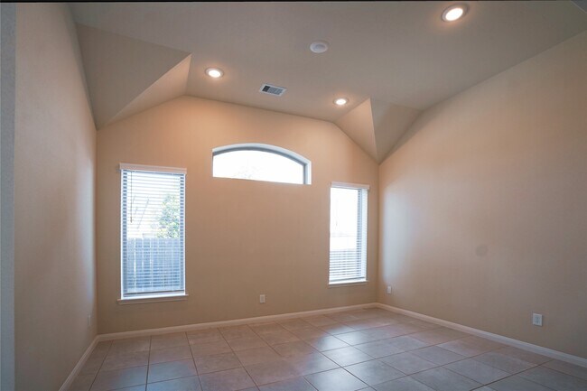 Building Photo - 29034 Canyon Oak Dr