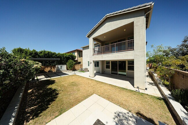 Building Photo - Beautiful 5bedrooms-2Baths Modern Style Home!