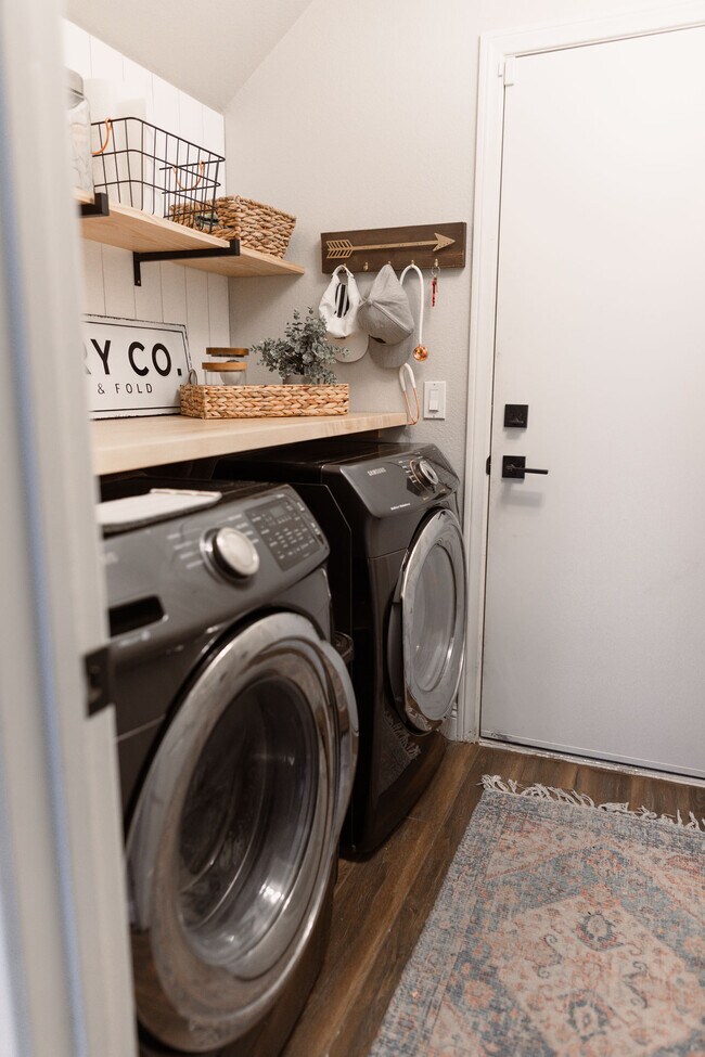 Laundry room - 2005 Golden Trumpet Ave