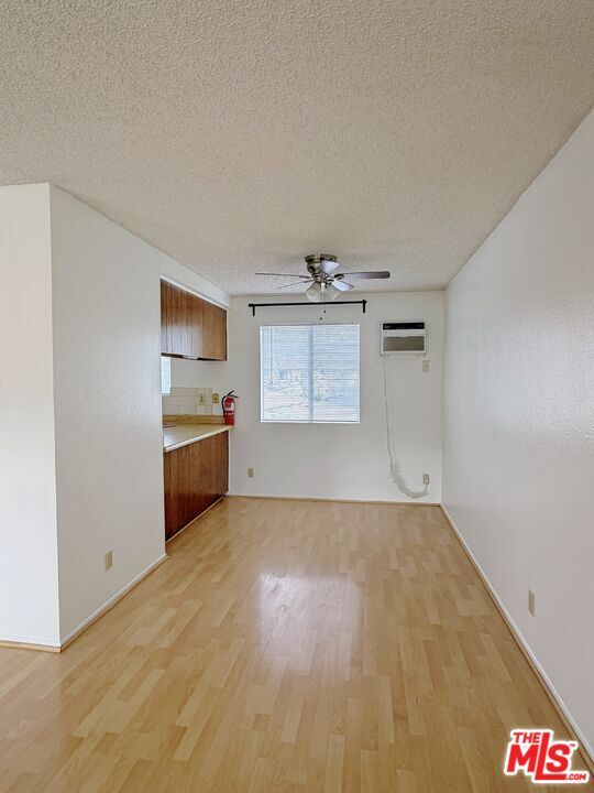 Building Photo - 207 E Ave 39