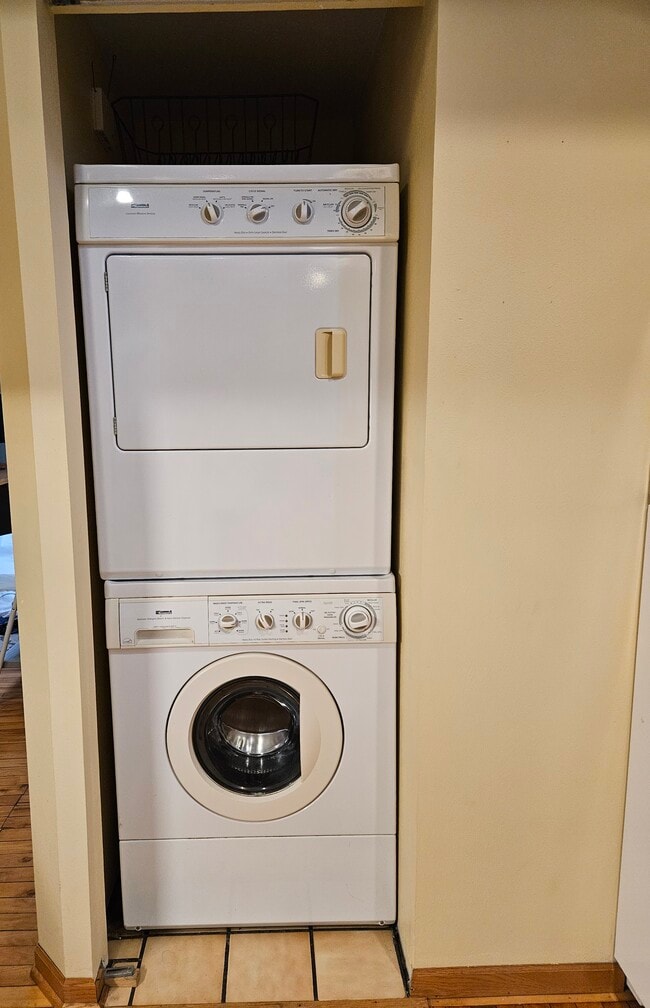 Building Photo - 544 W Wilson St