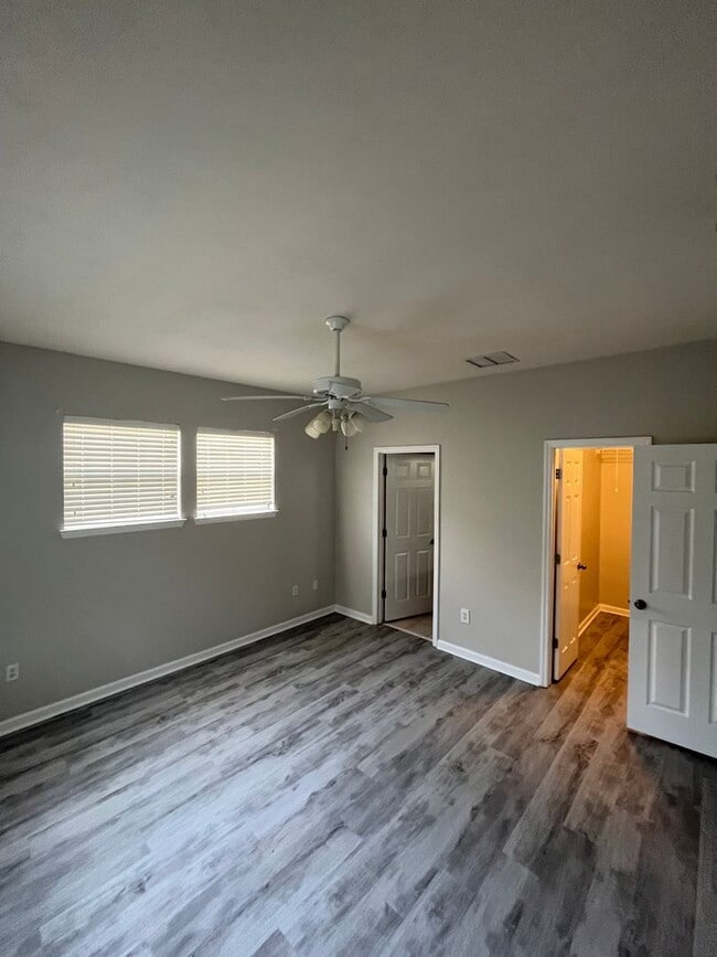 Building Photo - 5600 Hampton Hill Cir