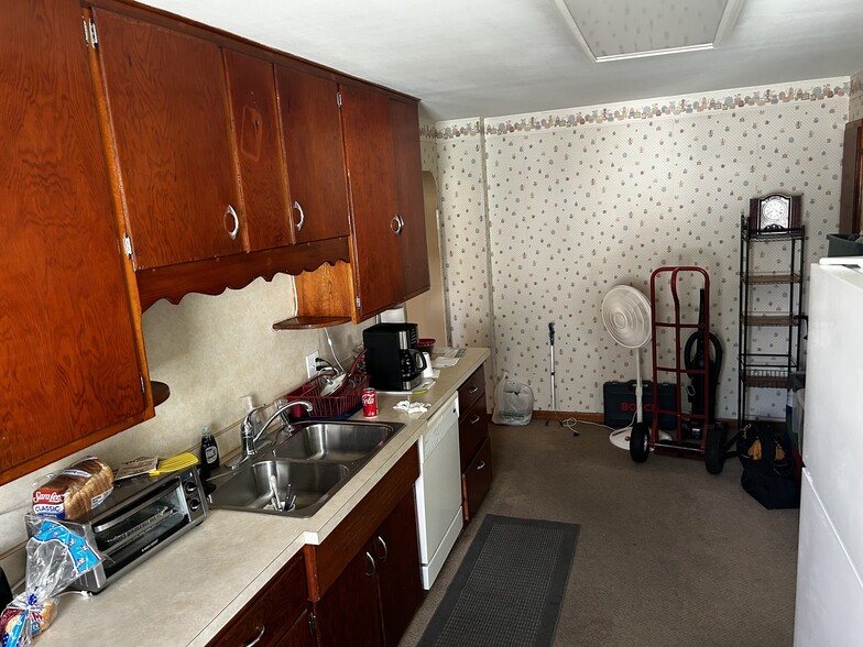 Kitchen - 1702 Graylock St