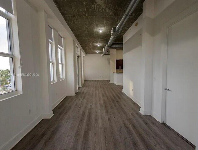 Building Photo - 1791 NE Miami Gardens Dr