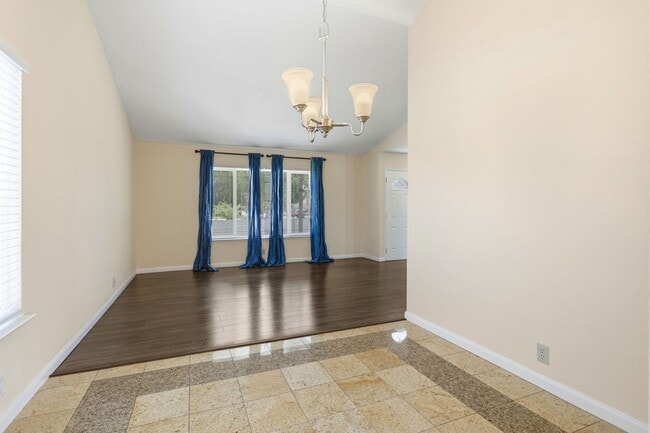 Building Photo - 663 Albion Dr