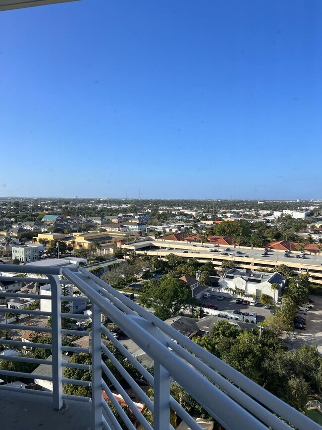 Building Photo - 1551 N Flagler Dr