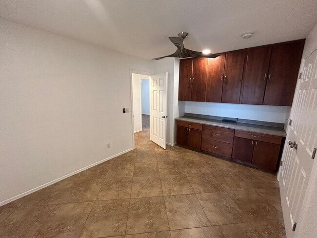 Building Photo - 3126 W Zachary Dr