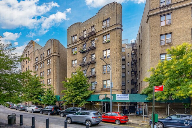 Building Photo - 860 Riverside Dr