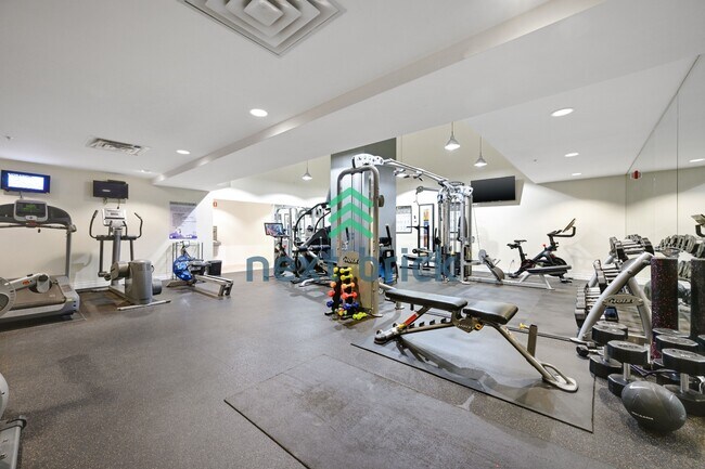 Building Photo - "Chic Urban Retreat: Stylish 1-Bedroom Condo in the Heart of Seattle!"