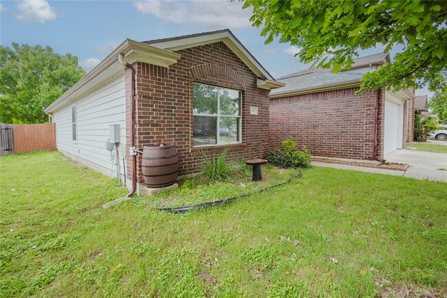 Building Photo - 196 Spruce Dr