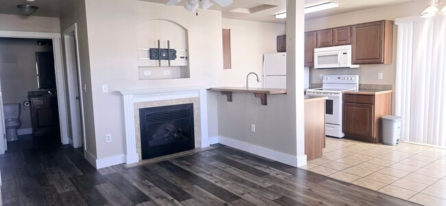 Building Photo - Nice 2 bedroom, 2 bath condo in a fabulous...