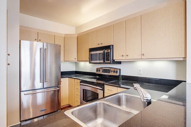 Building Photo - 140 S Van Ness Ave