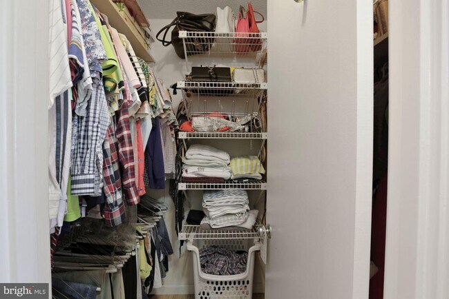 Building Photo - 307 Yoakum Pkwy