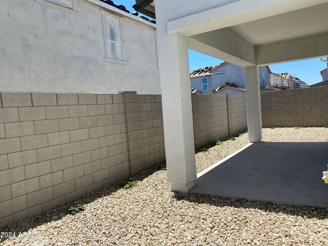 Building Photo - 4853 E St John Rd