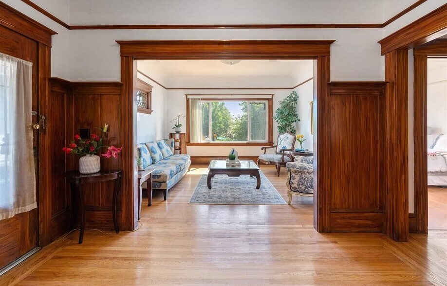 Building Photo - 4076 Santa Rita St