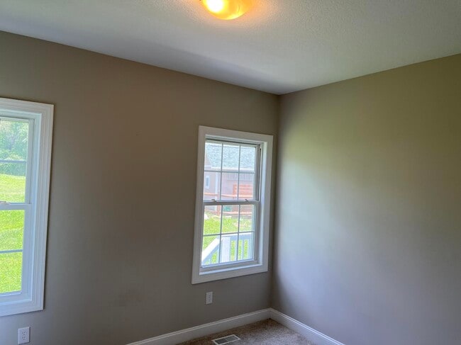 Building Photo - 209 Hidden Meadow Dr