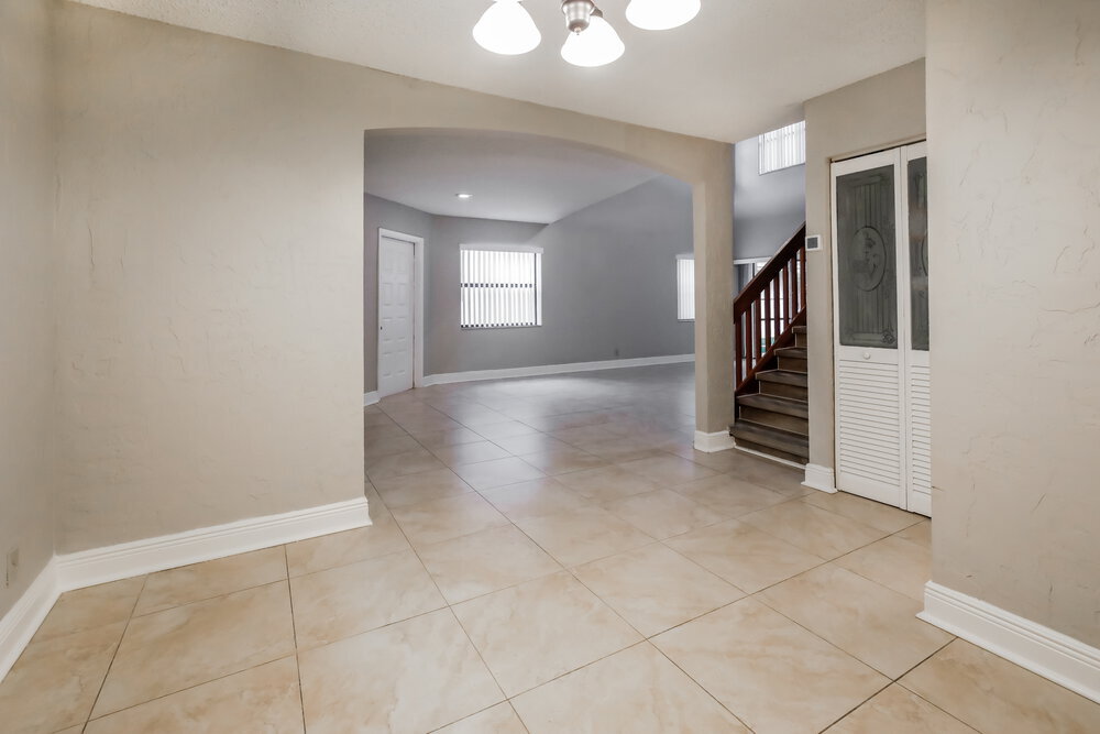 Building Photo - 578 Lakeside Cir