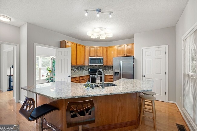 Building Photo - 821 Soaring Dr NE