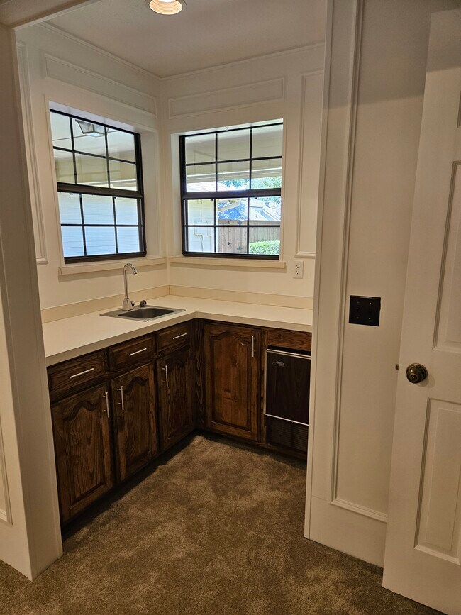 Building Photo - 3913 Davis Cir