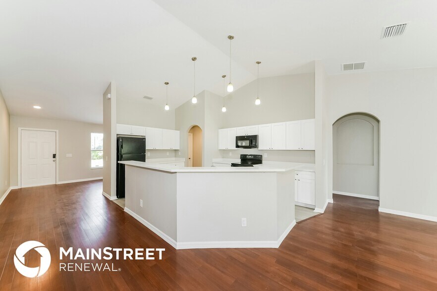 Building Photo - 1366 Fairoaks Dr