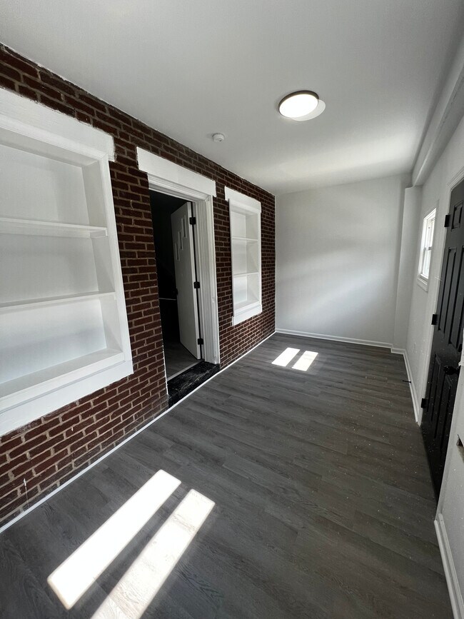 Building Photo - 933 McDowell Ave