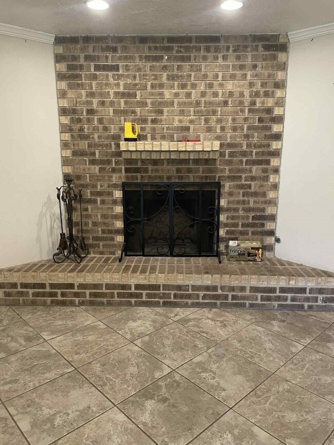 Building Photo - 447 El Toro Ln