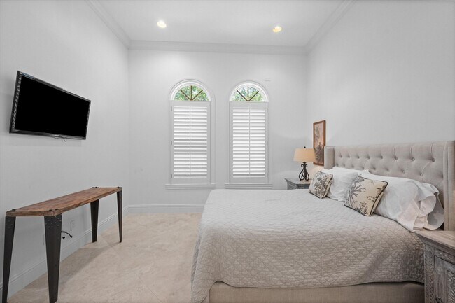 Building Photo - 12200 Sunnydale Dr