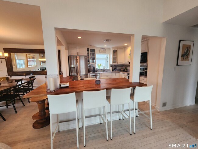 Building Photo - 4 Spriteview Ave