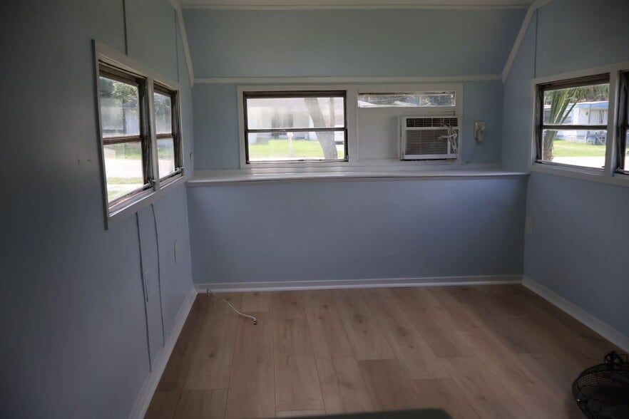 Building Photo - 145 alby Loop