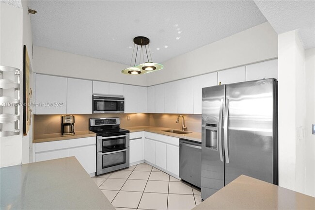 Building Photo - 9455 Collins Ave