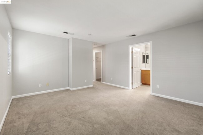 Building Photo - 271 Washington Dr