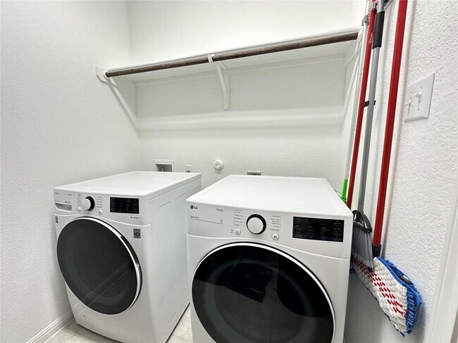 Building Photo - 19320 Forman Dr