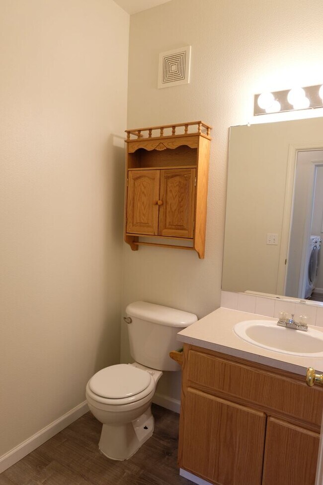 Building Photo - ***REST OF DECEMBER FREE***? Your Dream Rental: Large, Serene Home with Fenced Yard?