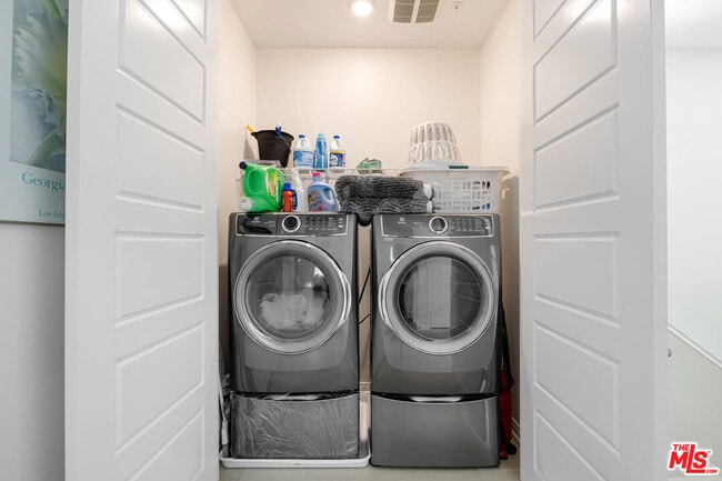 Building Photo - 768 Daniel Freeman Cir