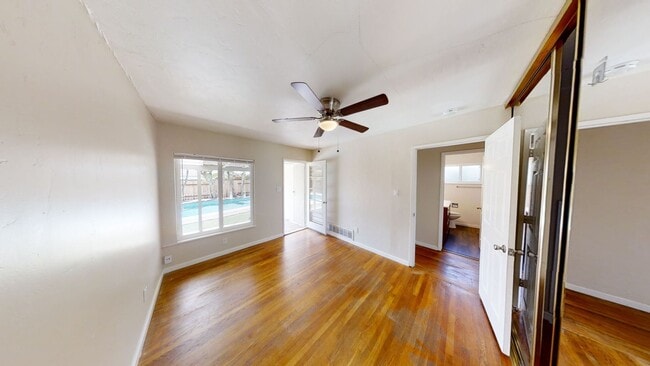Building Photo - 4BD/2BA, POOL!!