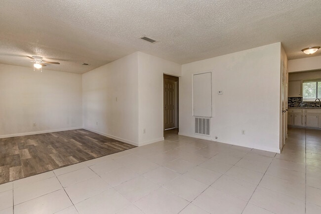 Building Photo - $1,450  3 Bedr/ 1 bath Beautiful Home in D...
