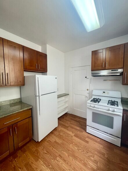 Building Photo - 3918 Fulton St