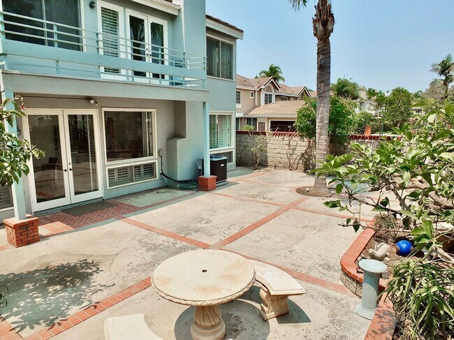Building Photo - 6225 Napoli Ct