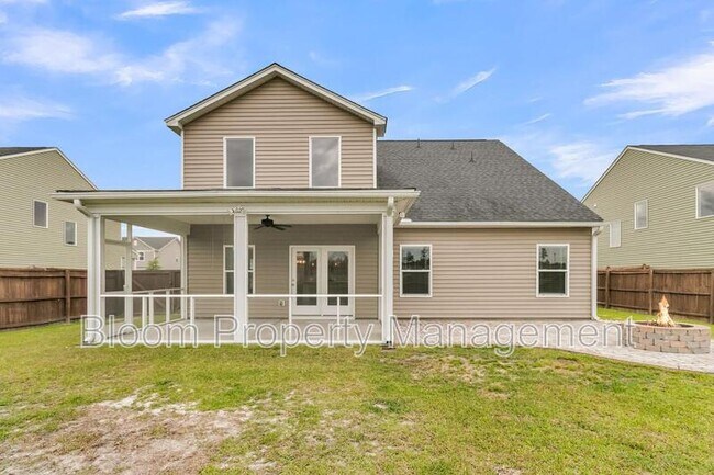 Building Photo - 450 Carrara Dr