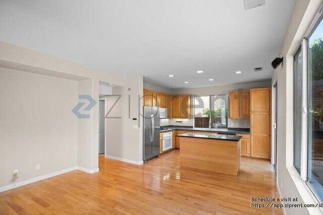 Building Photo - 514 Issac Ct