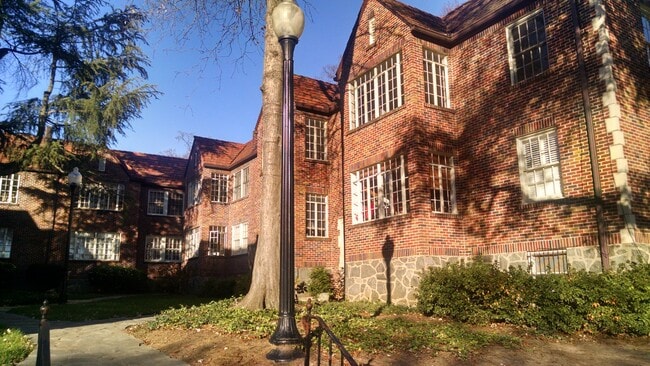 Building Photo - 1765 Peachtree St NE