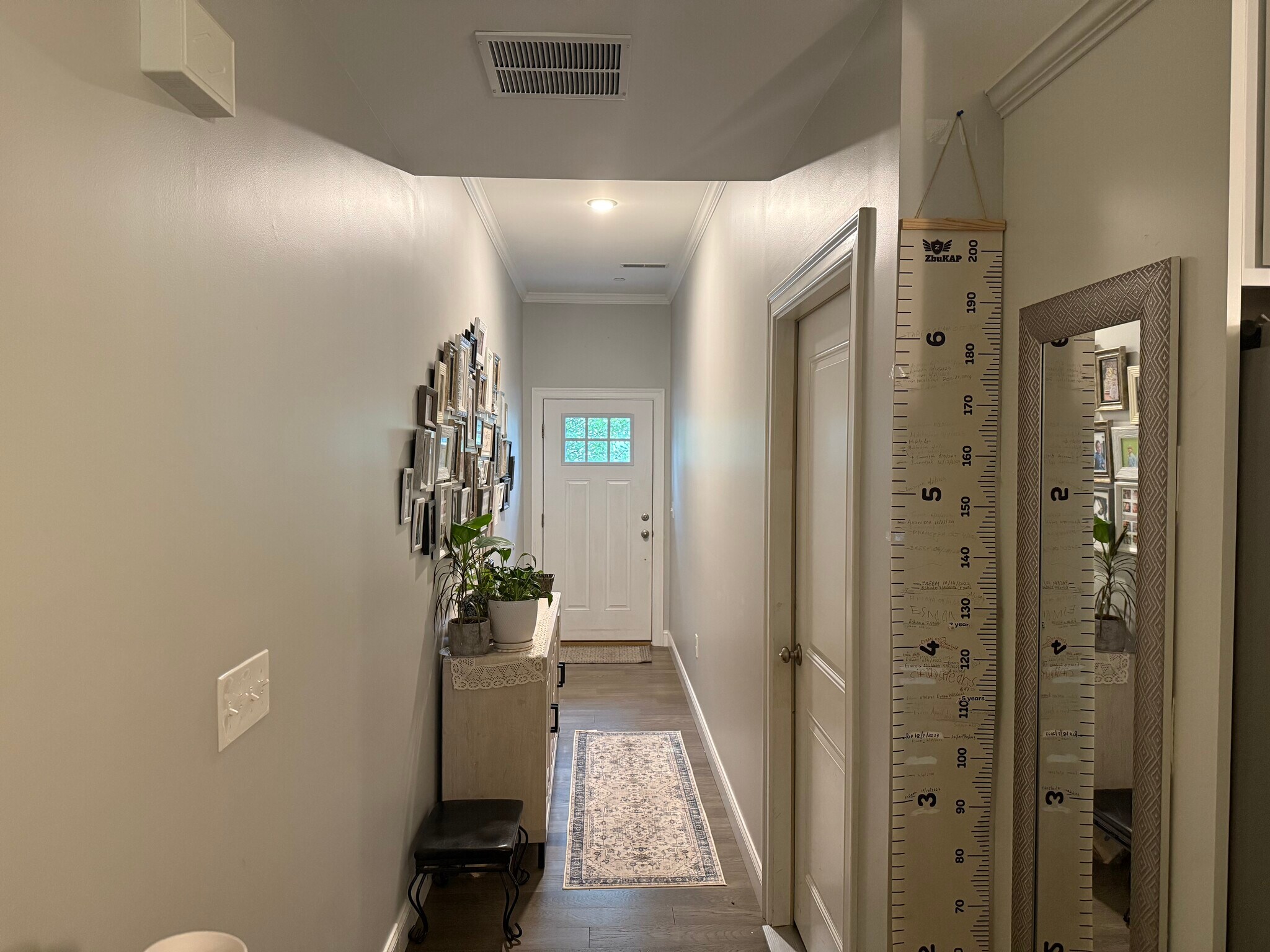 Entry halfway - 1 Camelia Ave