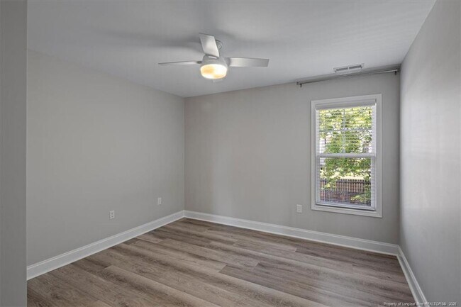 Building Photo - 134 Huzzas Cir