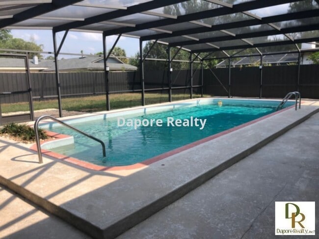 Building Photo - Must See 3 Bedroom, 3 Bath, Screened Pool ...
