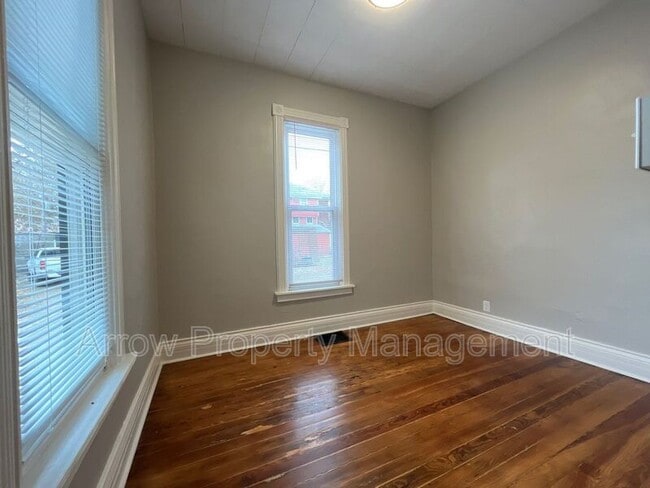 Building Photo - 918 S 10th St