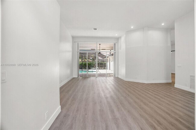 Building Photo - 2611 Oakbrook Ln