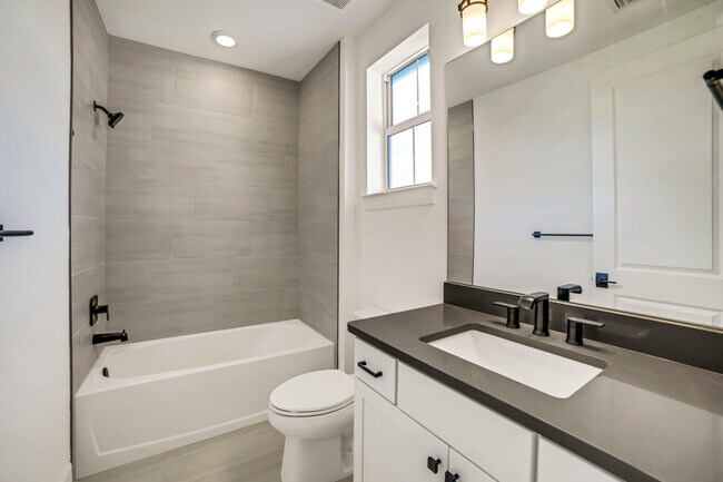 Building Photo - 20161 SE Bridgewater Dr